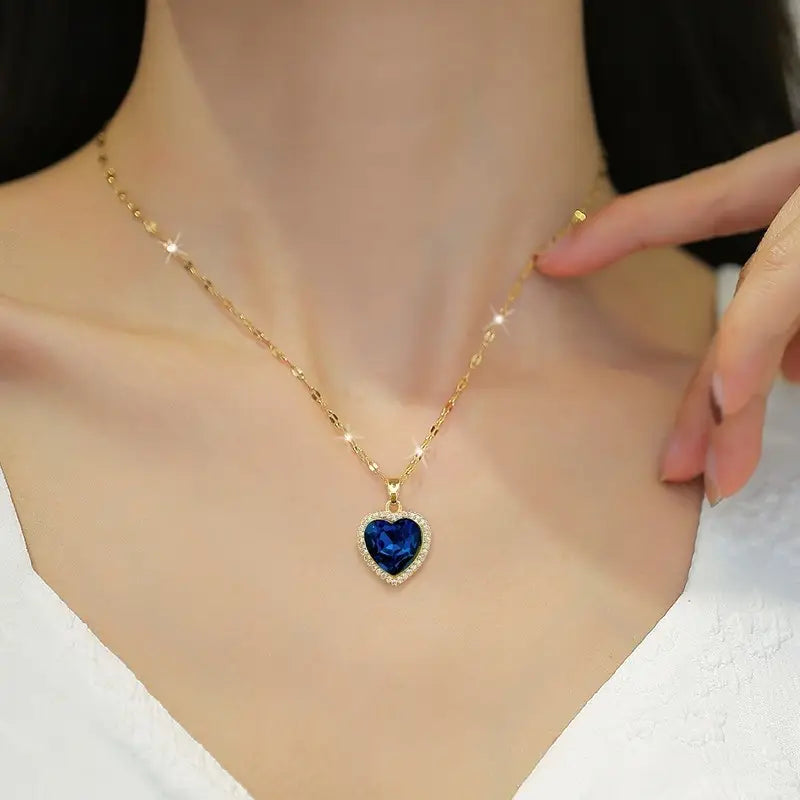 Marisa – Delicate sapphire pendant.
