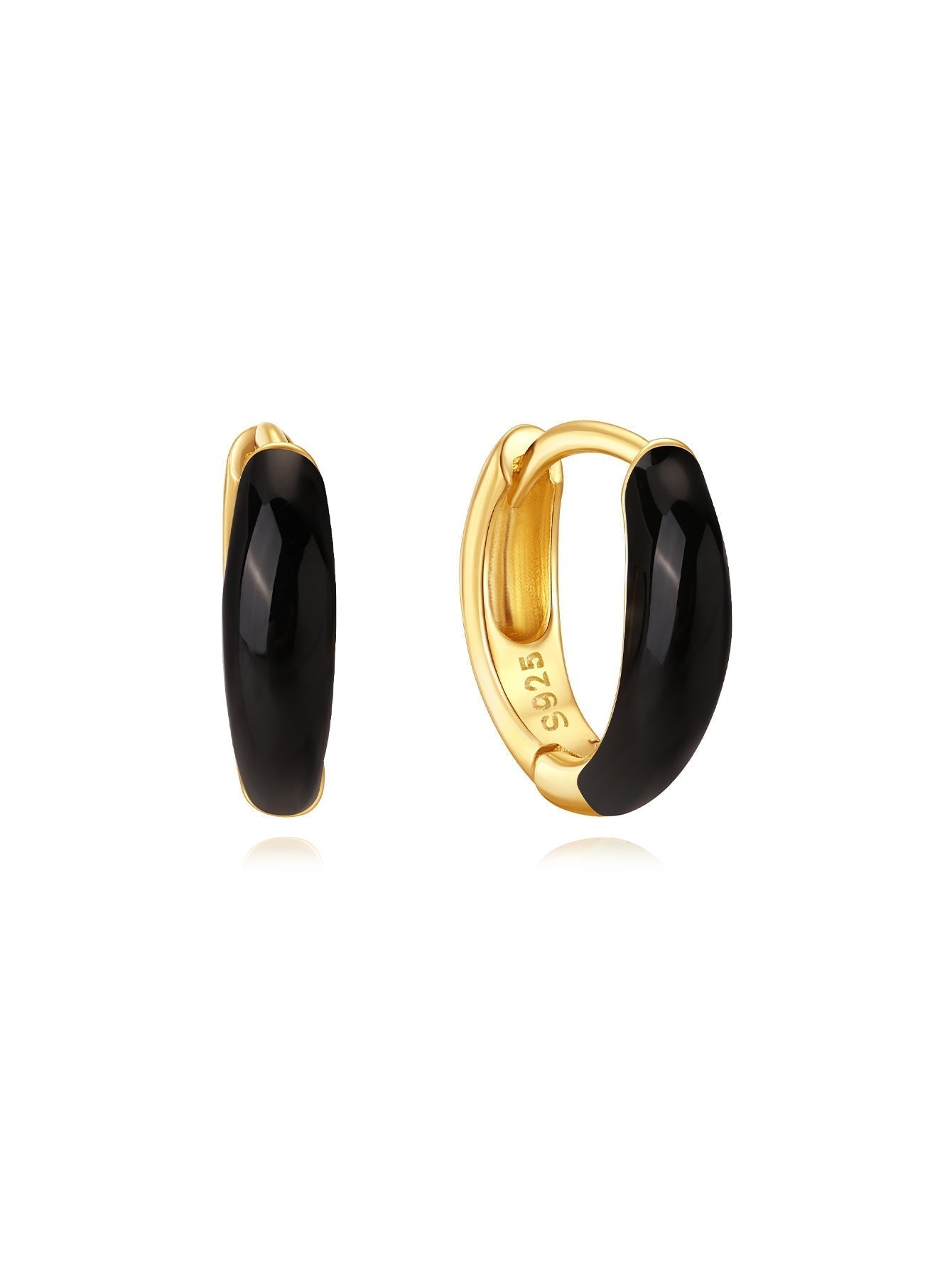 Theresia – Delicately curved gold earrings.