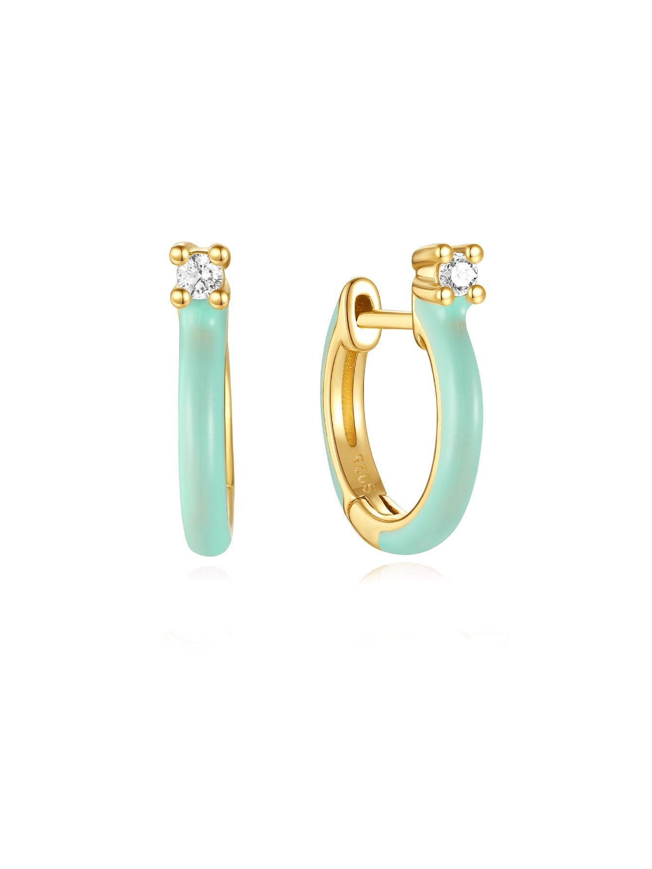 Marta – Gold earrings with a timeless shape.