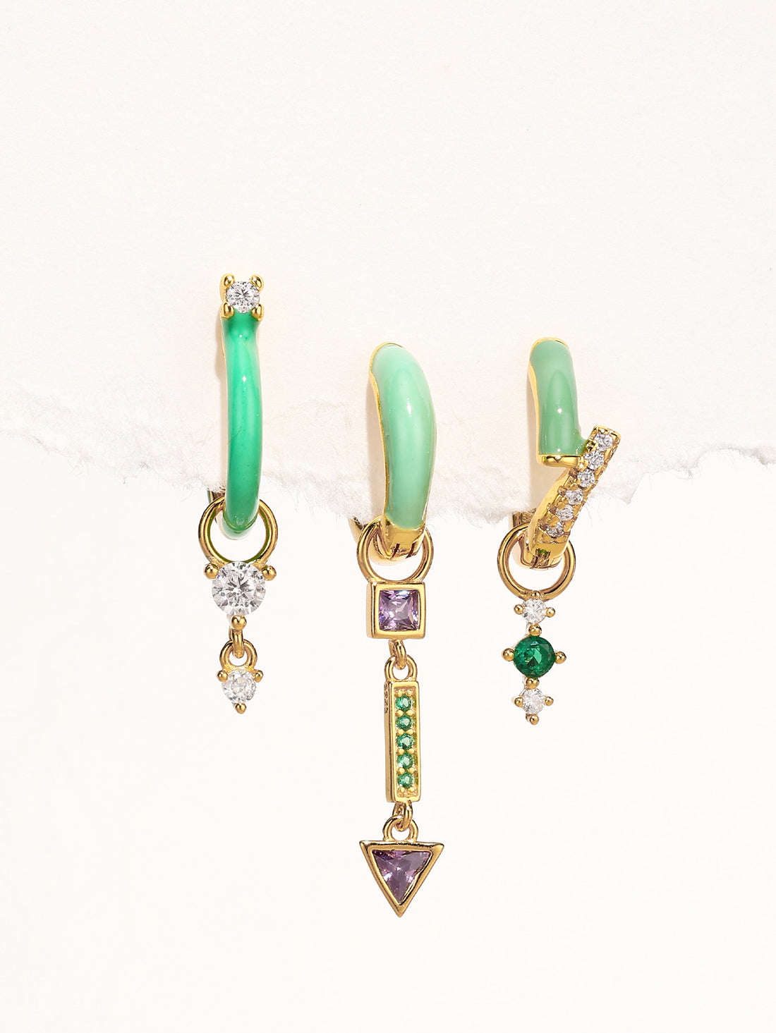 Marta – Gold earrings with a timeless shape.