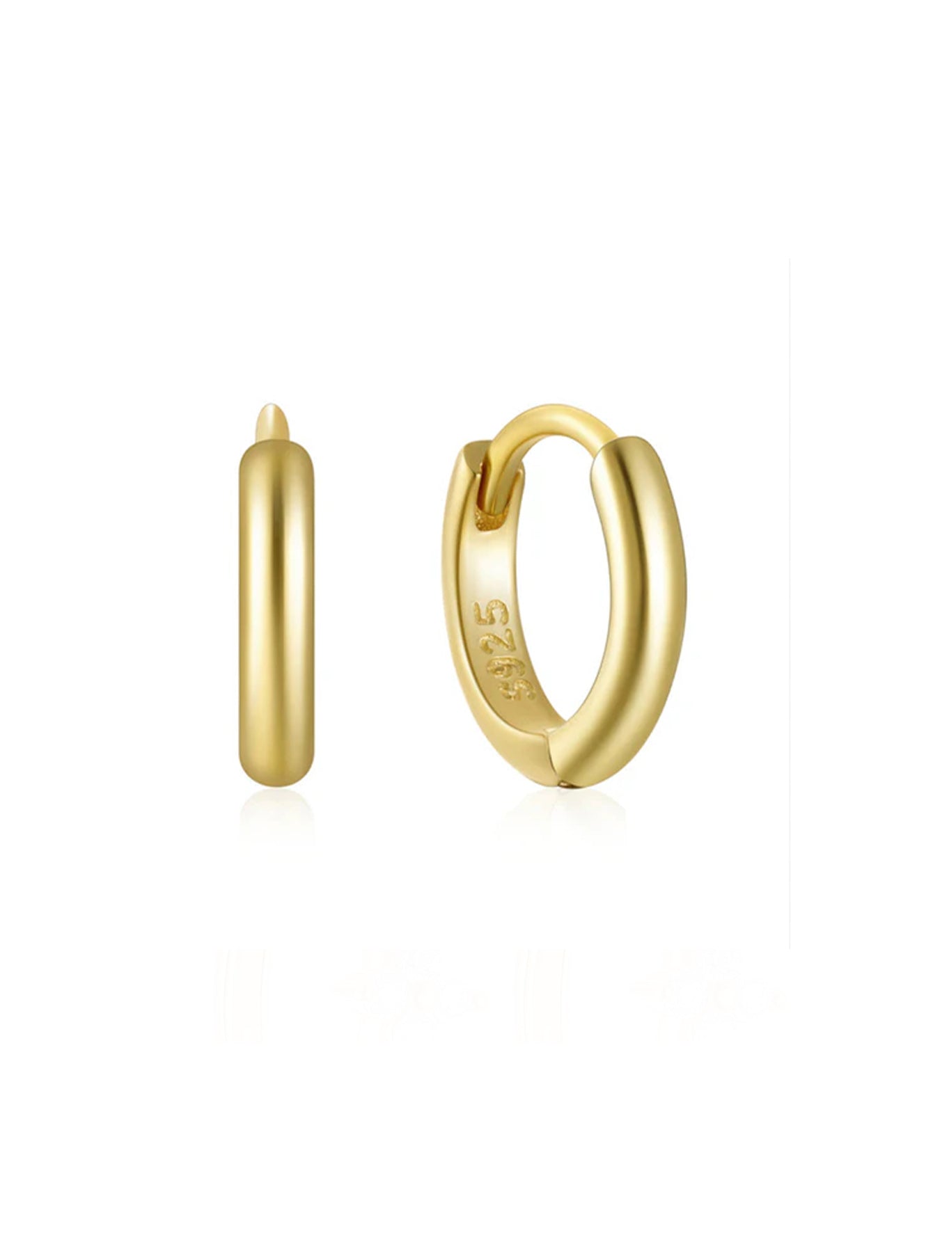 Marta – Gold earrings with a timeless shape.