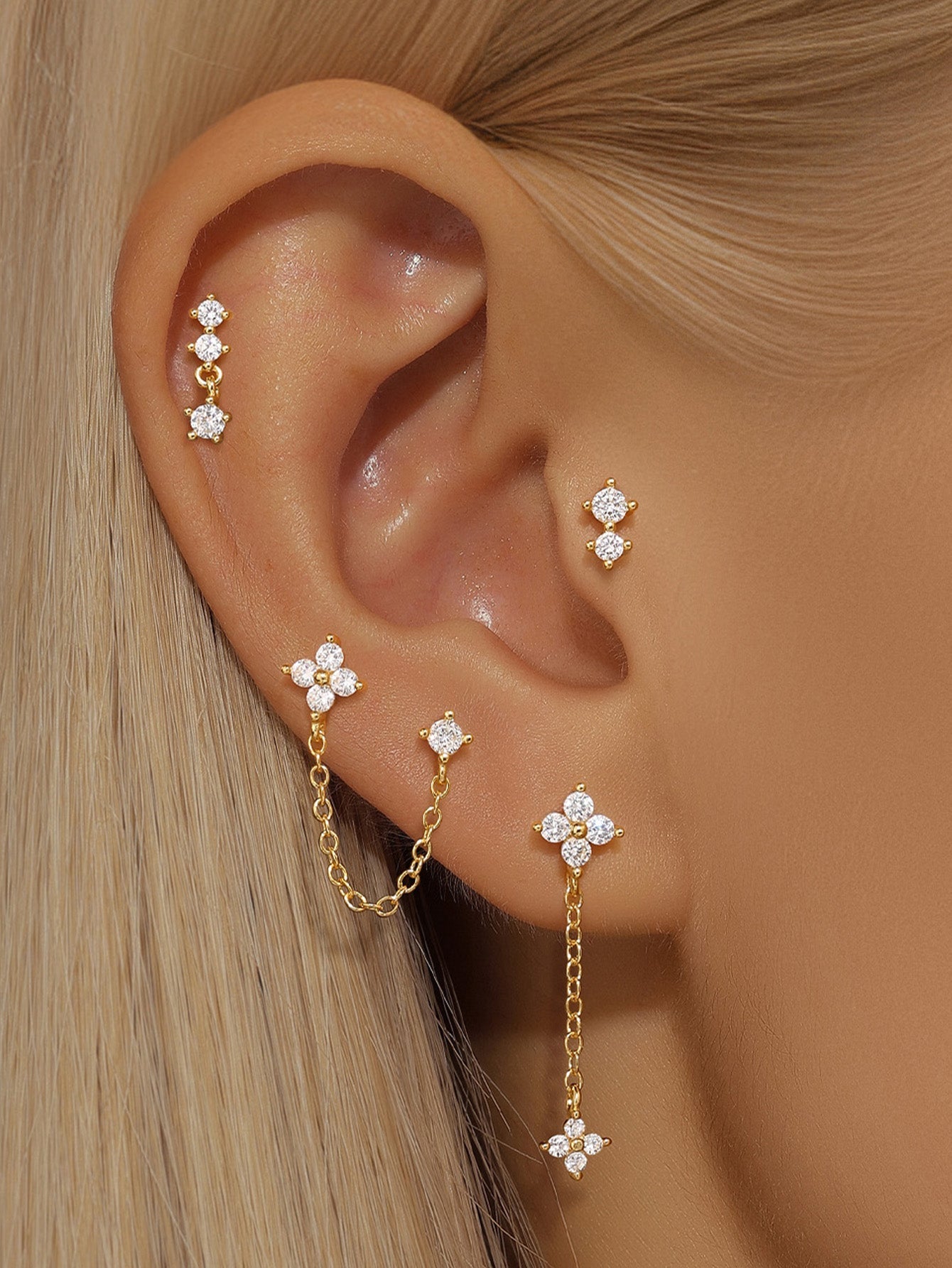 Mira – Delicate gold earrings with a smooth surface.