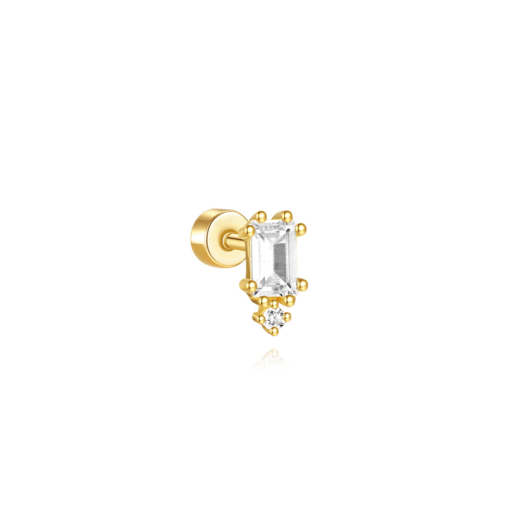 Klara – delicate golden earrings with a smooth line.