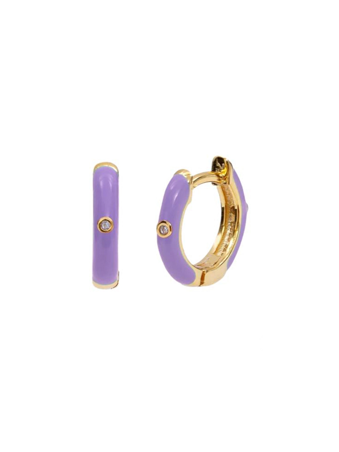 Isabela – Delicate gold earrings with a geometric shape.