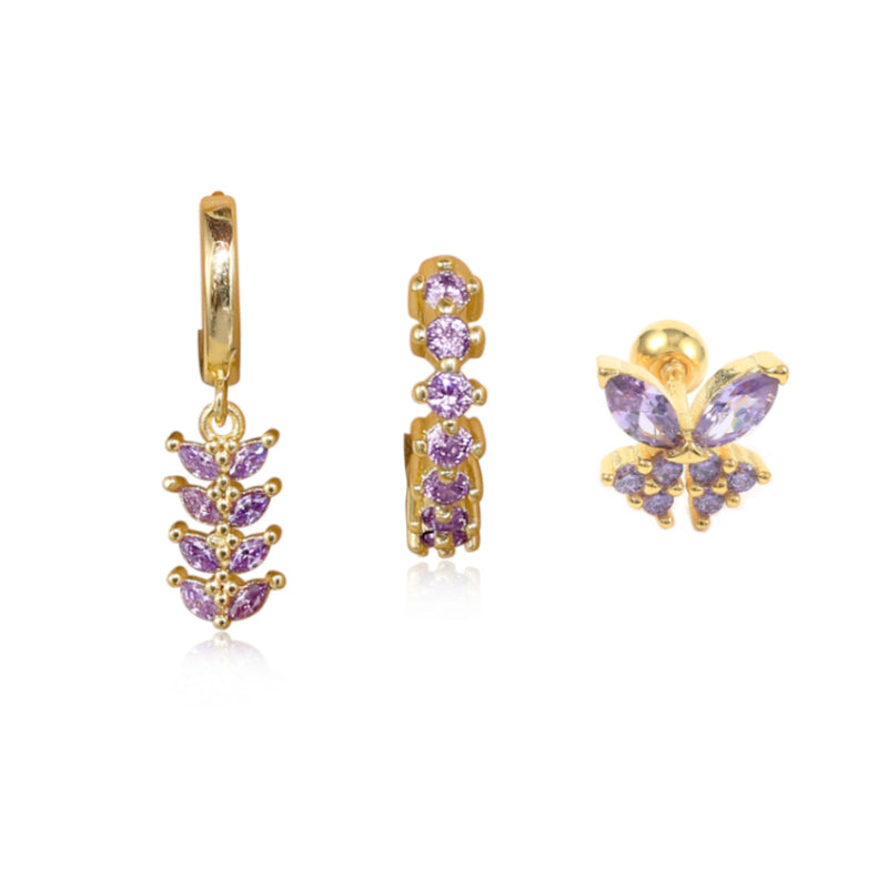 Isabela – Delicate gold earrings with a geometric shape.