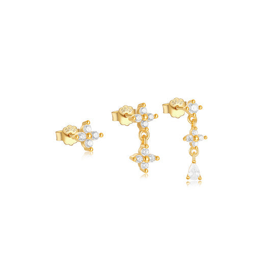 Anika – Gold earrings with delicate movement.