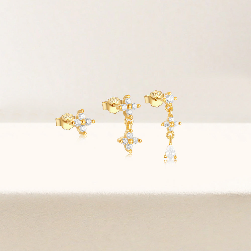 Anika – Gold earrings with delicate movement.
