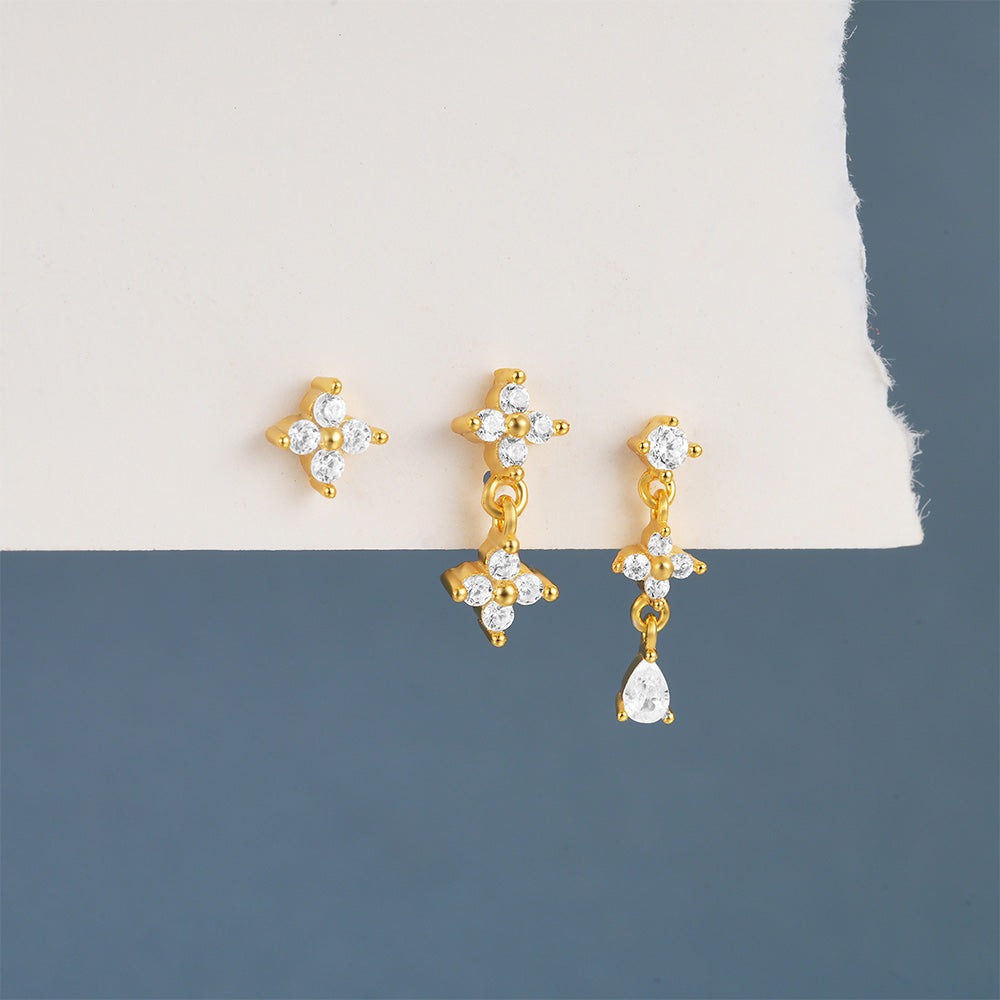 Anika – Gold earrings with delicate movement.