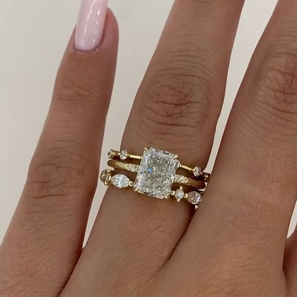 Nora – Layered Design Diamond Ring.