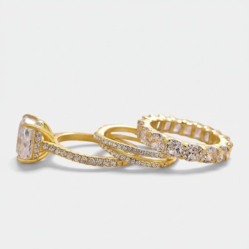 Iris – Diamond ring with oval stone.