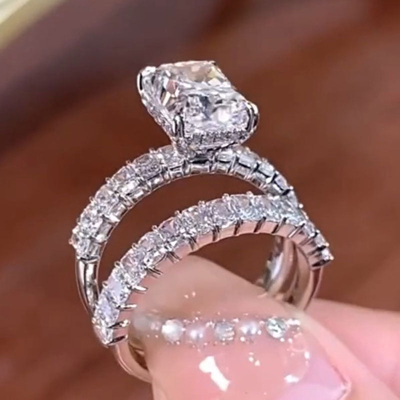 Kateřina – Diamond ring with distinctive baguette cut.