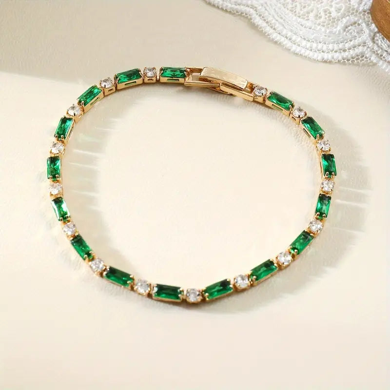 Veronika – Emerald bracelet with filigree transition.