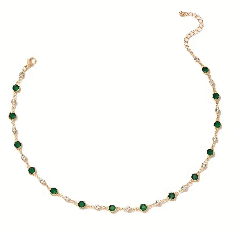 Annalena – Emerald necklace with gold details.