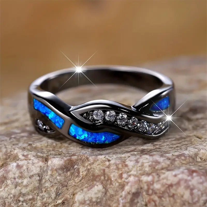 Leonie – Silver ring with dark blue stone.