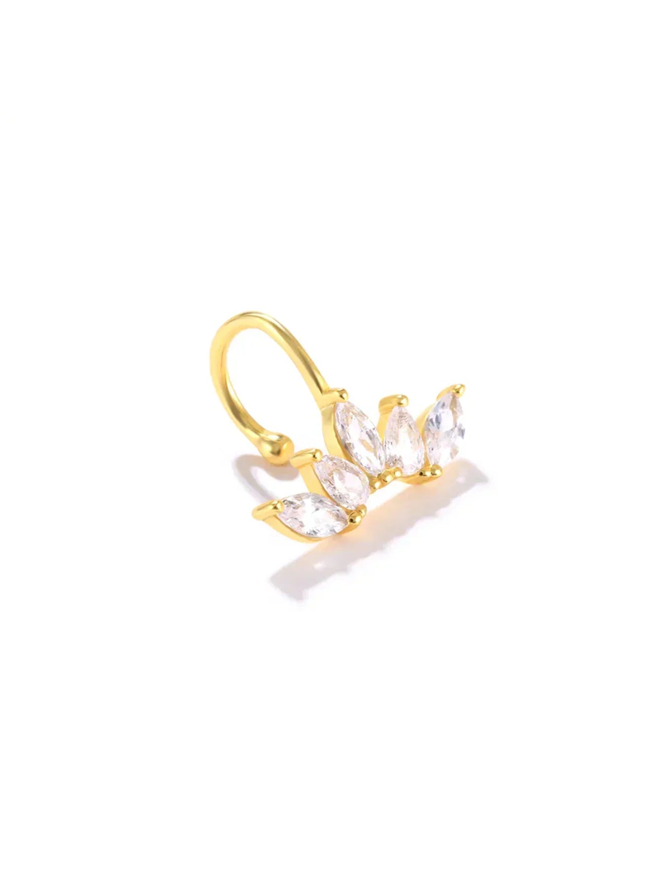 Eva-Marie – Delicate gold earrings with a flowing shape.