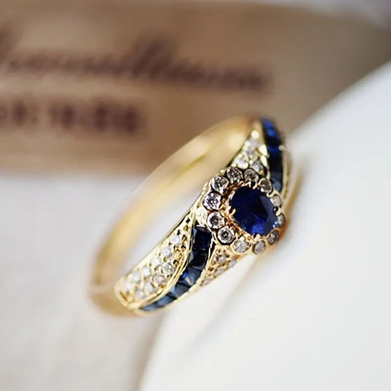 Beatrix – Gold-plated ring with double stone.