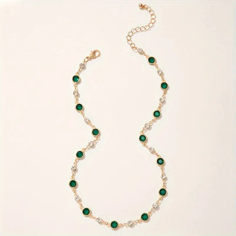 Annalena – Emerald necklace with gold details.