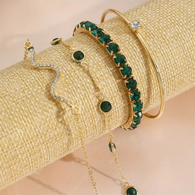Johana – Bracelet with a playful design.