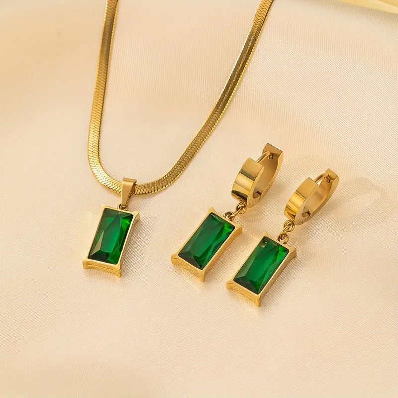 Victoria – Gold jewelry with emeralds.