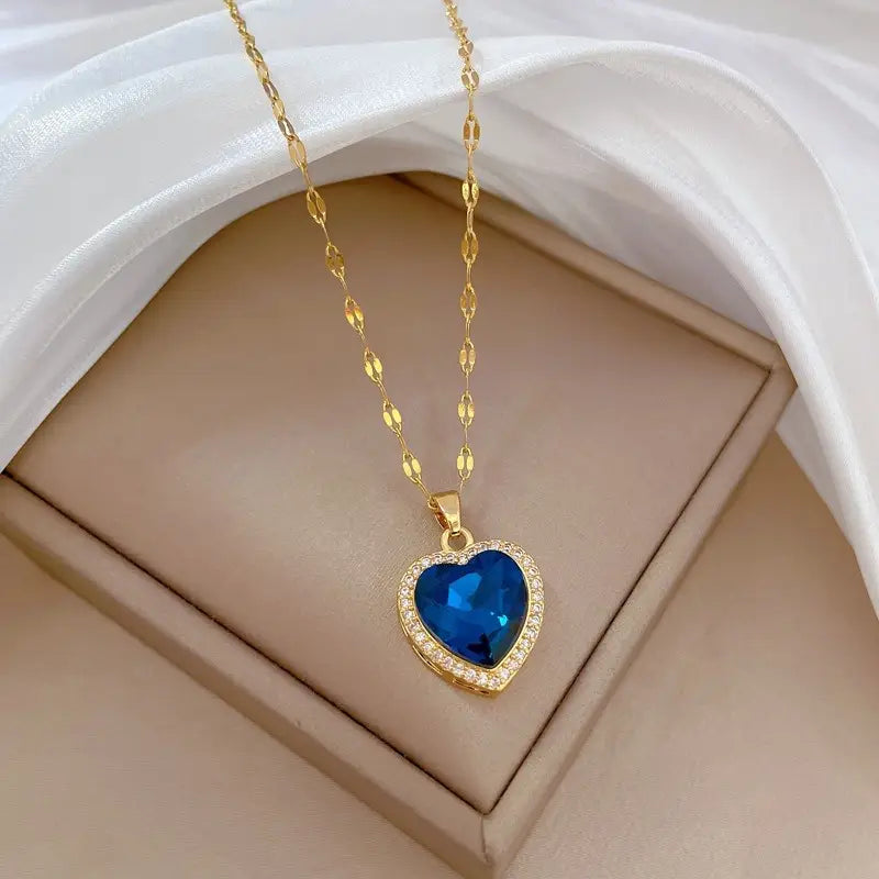 Marisa – Delicate sapphire pendant.