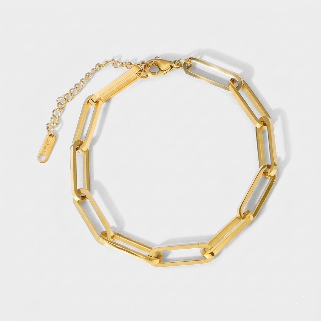Anna – Gold bracelet with layered design.