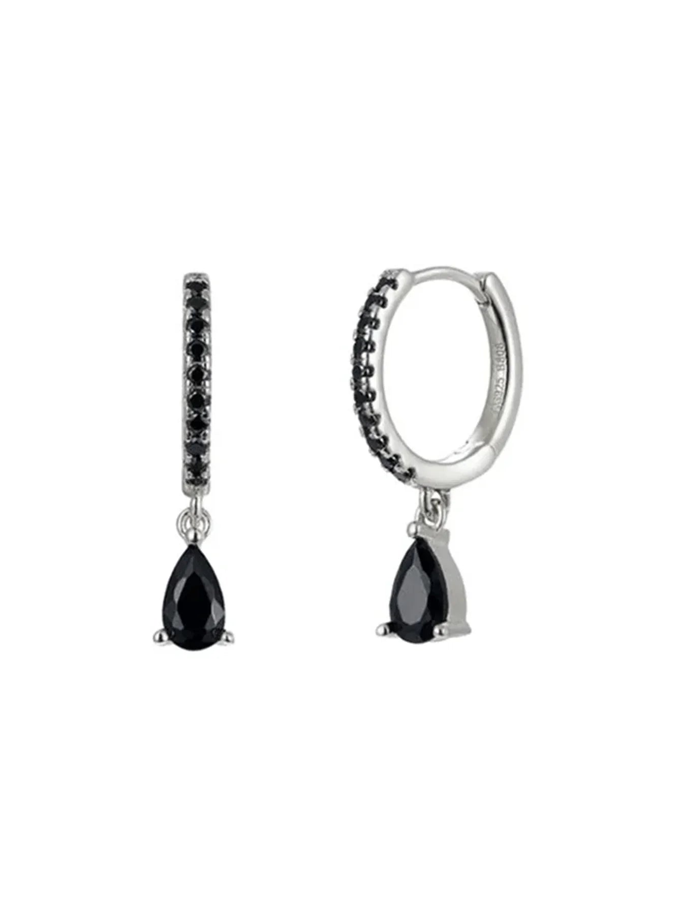 Sabina – Gold earrings with a modern style.