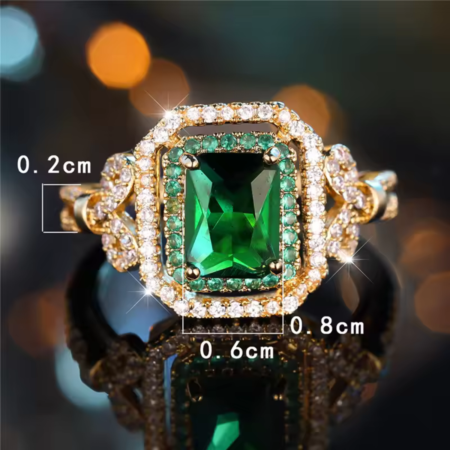Isabela – Gold-plated ring with central emerald.
