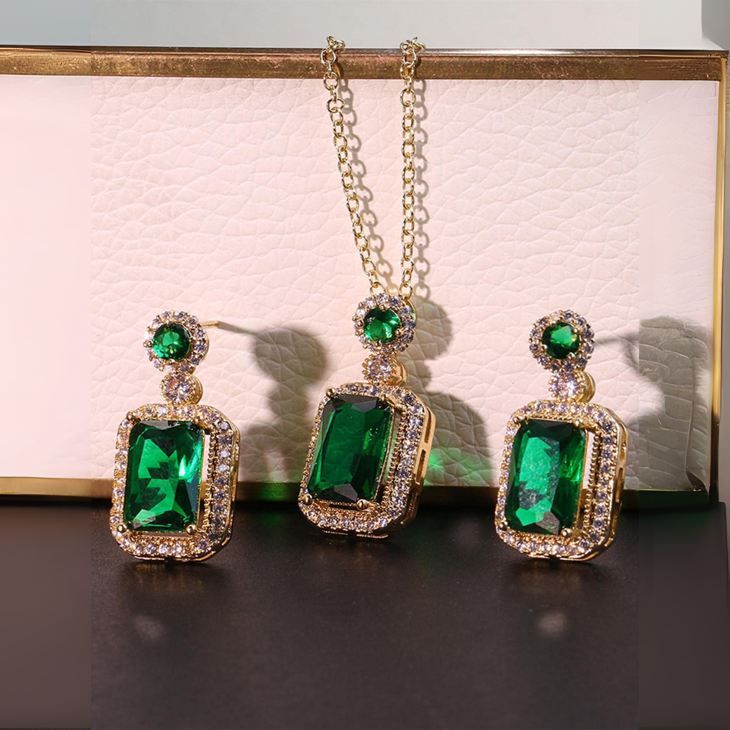 Kateřina – Emerald earrings with frame setting.
