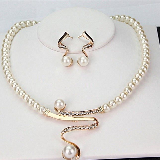 Susanna - Natural pearl necklace and earrings set