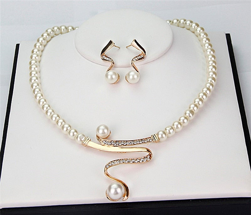 Susanna - Natural pearl necklace and earrings set