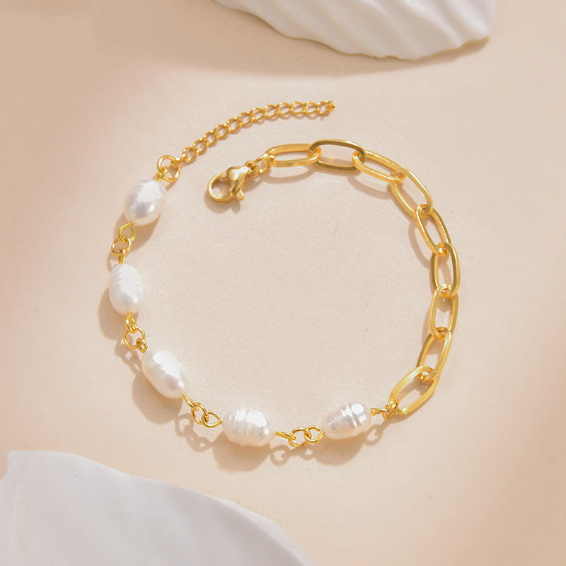 Olivia – Bracciale di perle lucide con cuore.