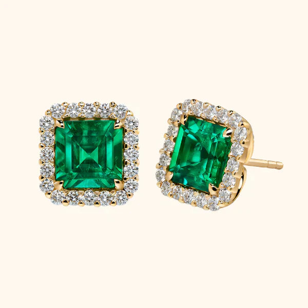 Luisa – Emerald earrings with gold finishes.