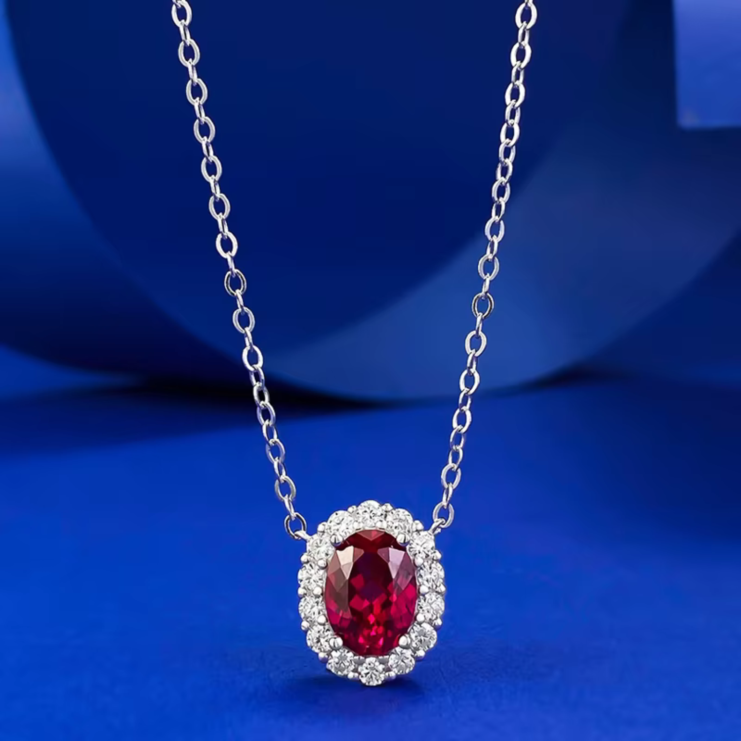 Alena-Sofie – Pendant with rubies and silver reflections.