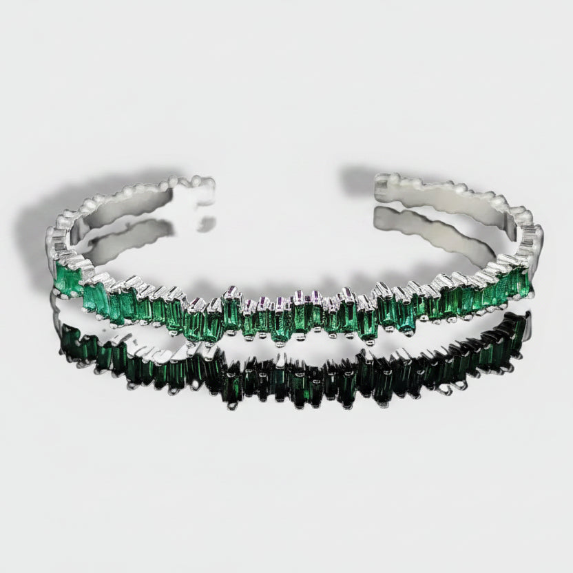 Marlena – Emerald bracelet with filigree shine.