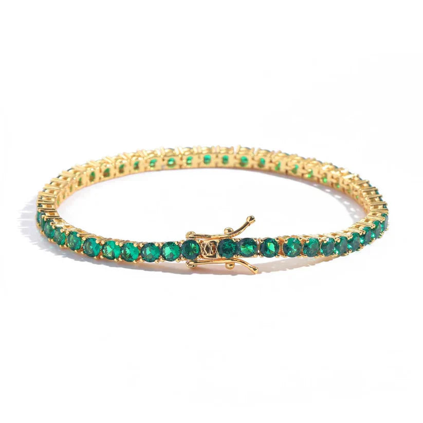 Beáta – Gold-plated bracelet with a distinctive emerald hue.