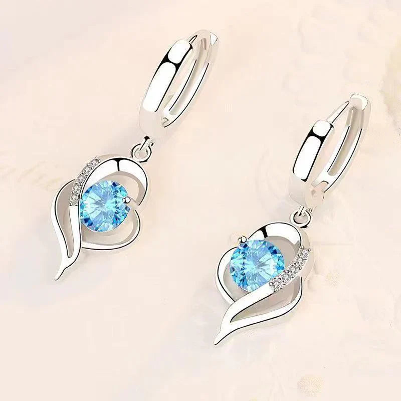 Saphira – Earrings with bright blue stones.