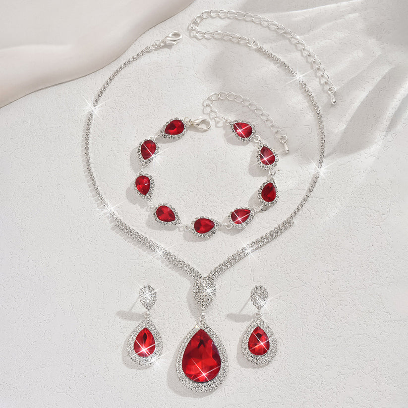 Tereza – Set with ruby ​​stones.