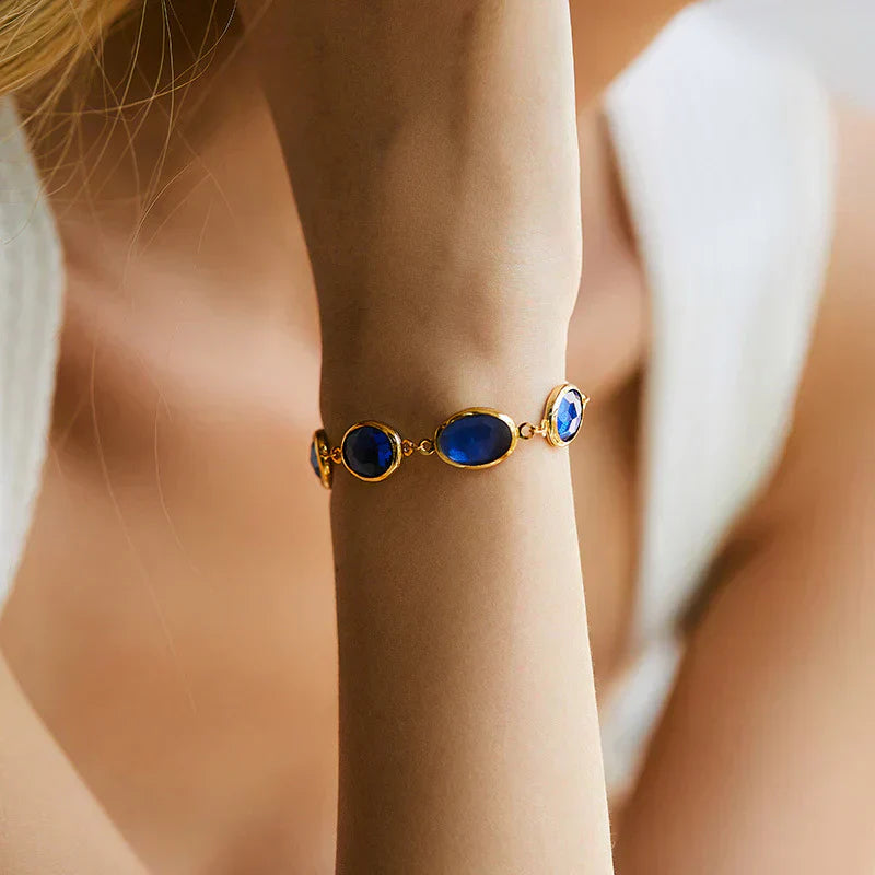 Veronika – Bracelet with shaded sapphire stones.