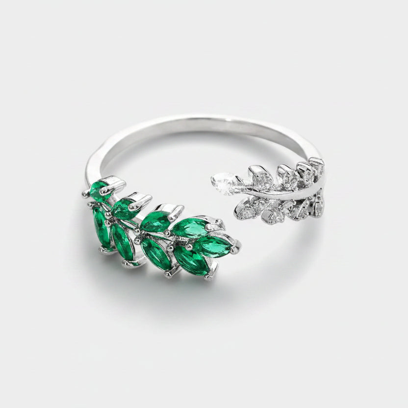 Veronika – Gold-plated ring with branched emerald motif.
