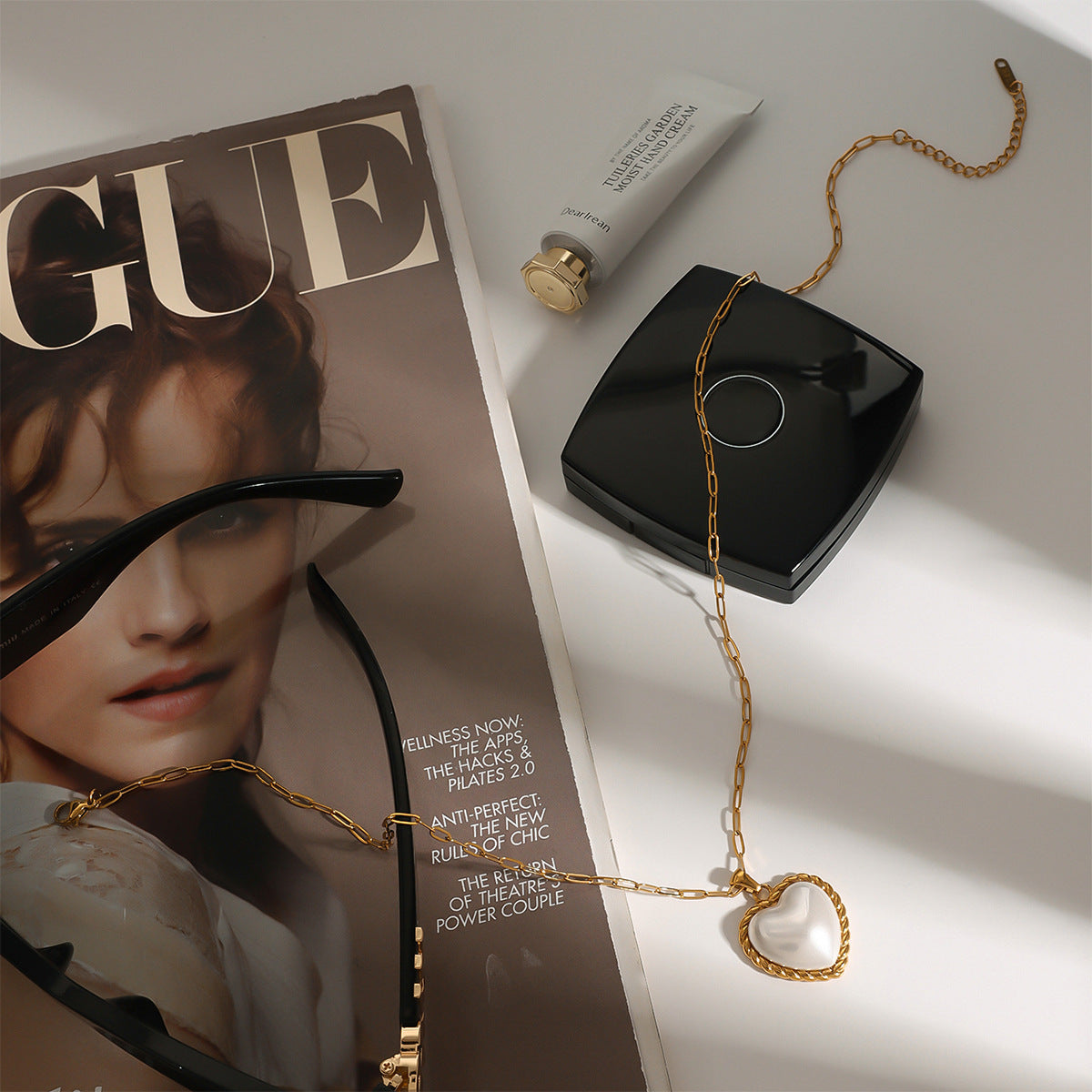 Viktorie – Collana in oro con un elegante pendente.