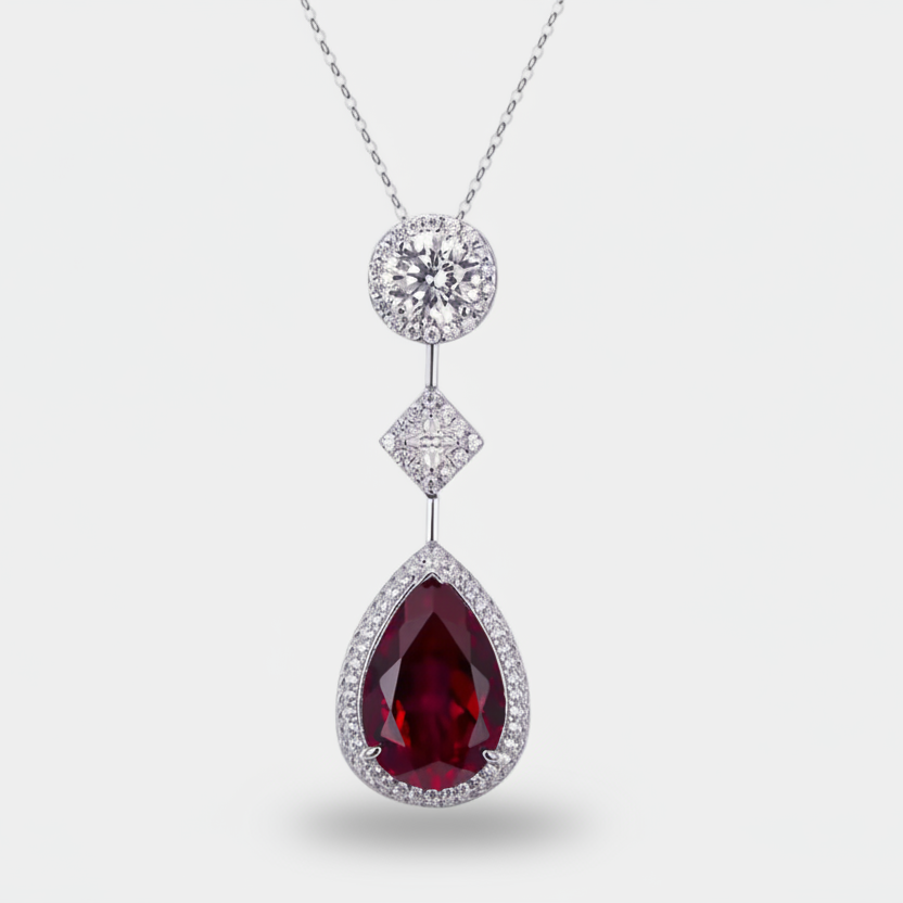 Pia – Pendant with ruby ​​setting and delicate crystal