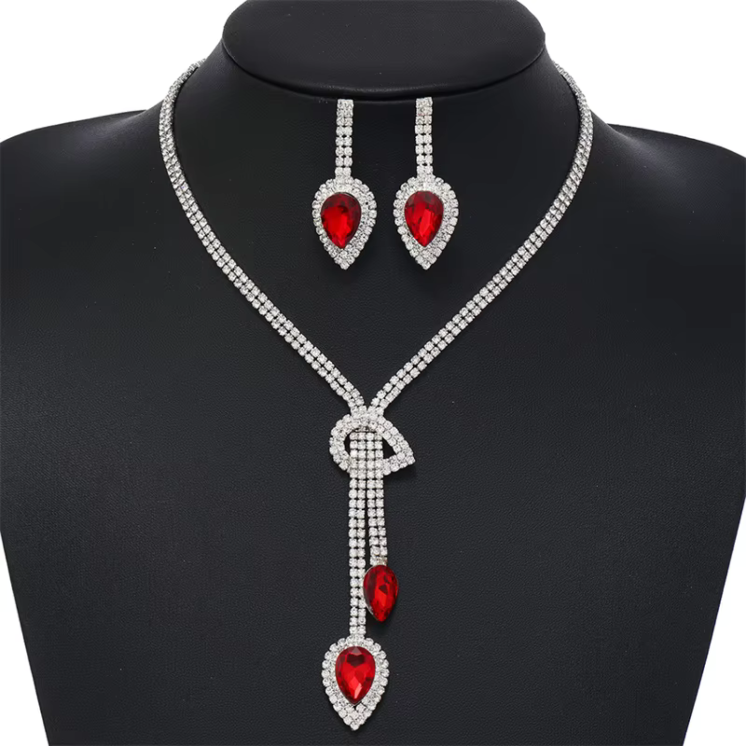 Kateřina – Ruby necklace with delicate elements.