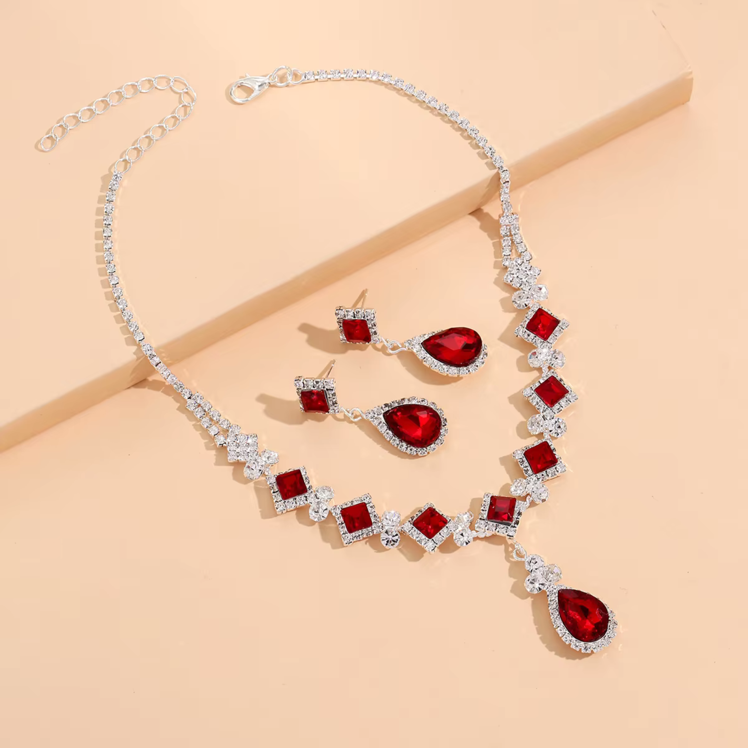 Mariana – Ruby set with gold accents.