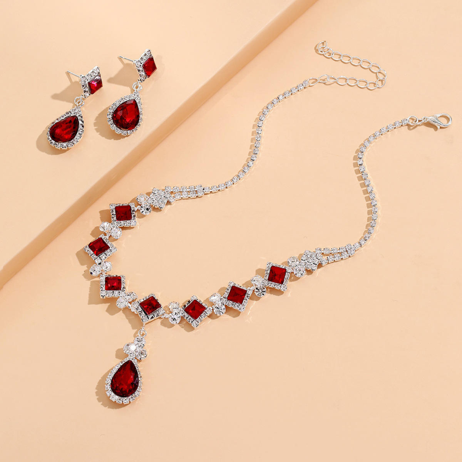 Mariana – Ruby set with gold accents.