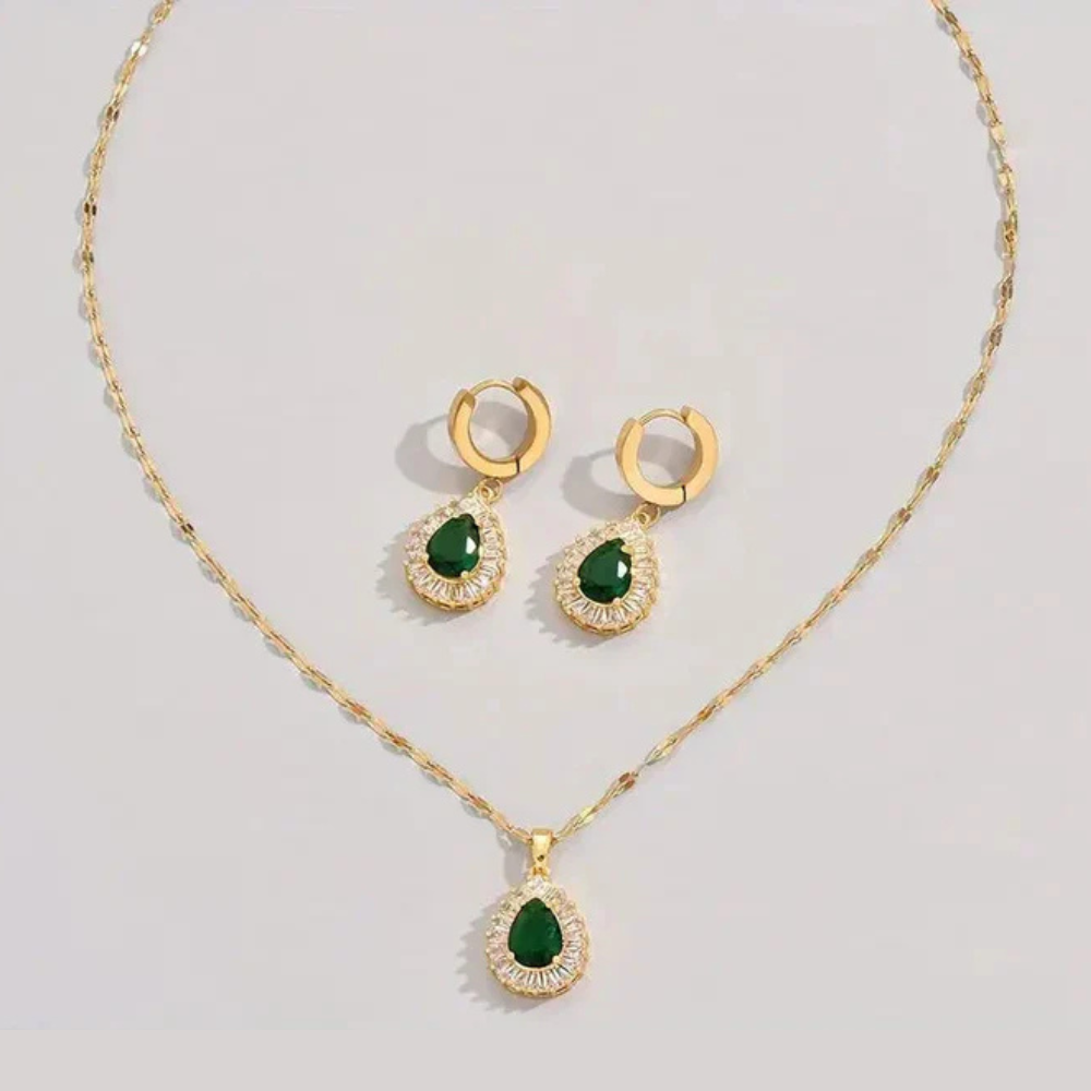 Helena – Emerald set with gold accents.