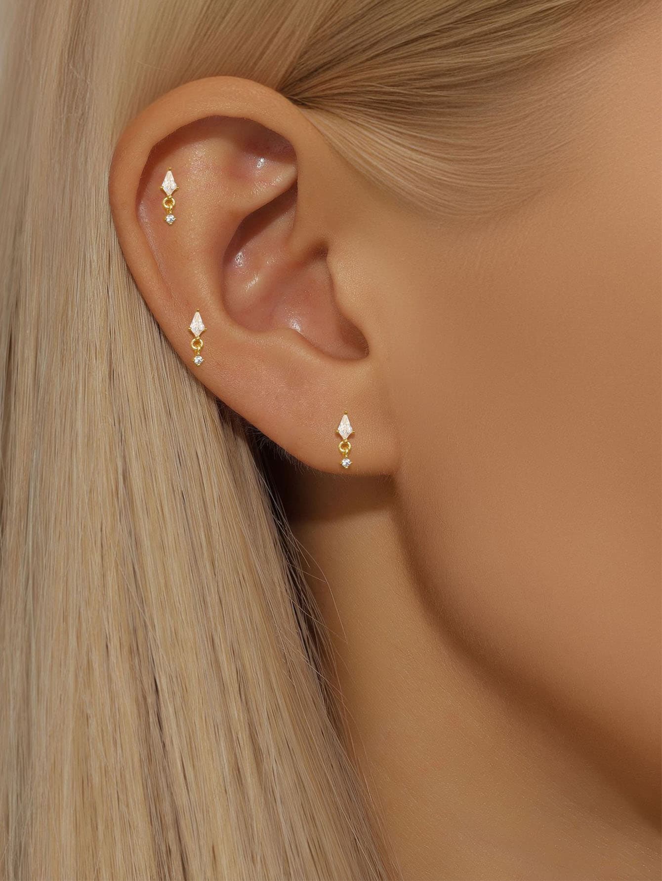 Sofia – Delicate golden hoops with a delicate shine.