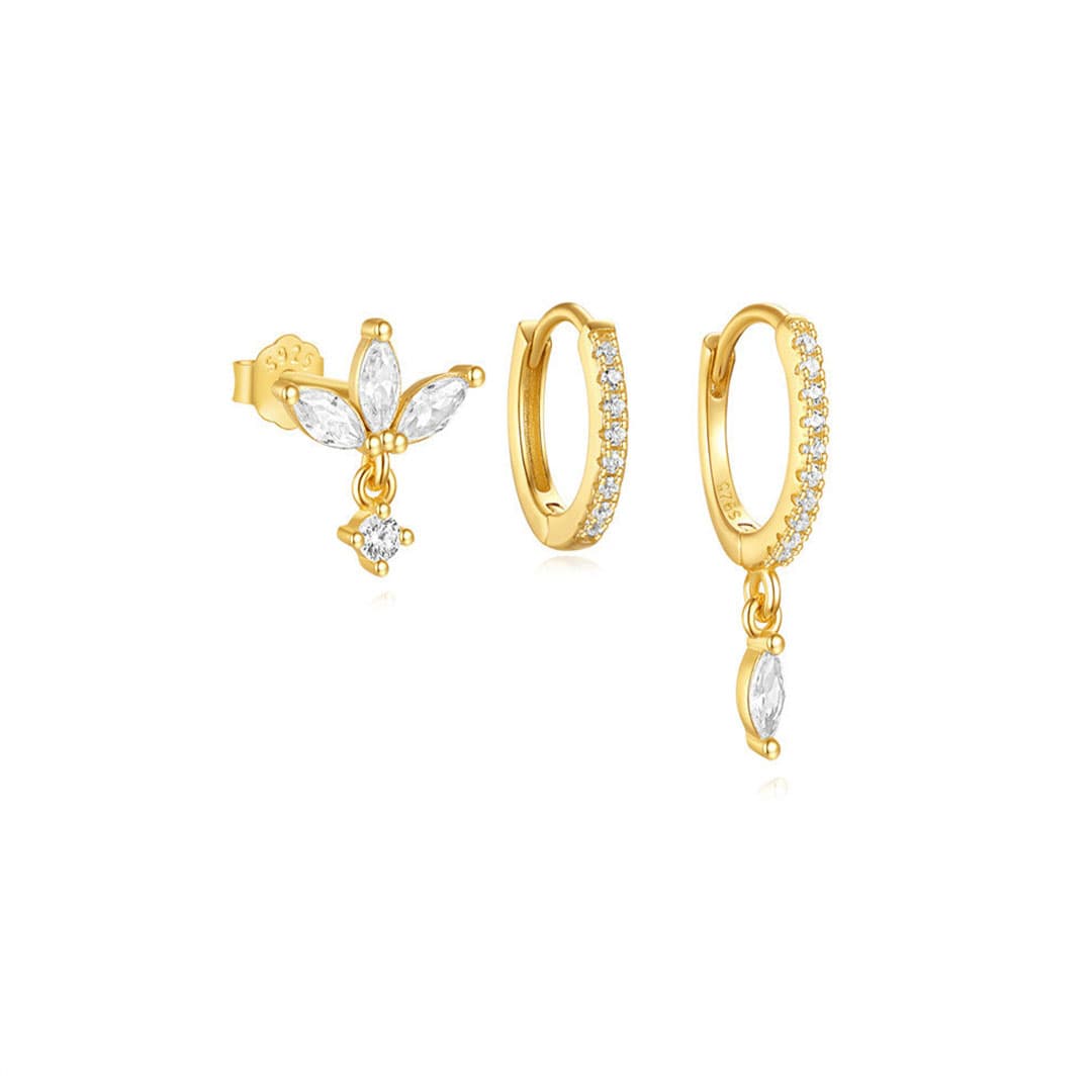Sára – Delicate gold earrings with discreet movement.