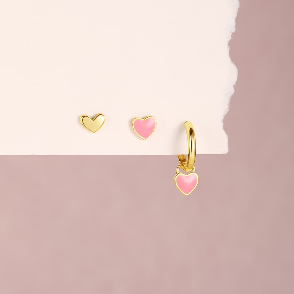 Isolda – Delicate gold earrings with a textured surface.