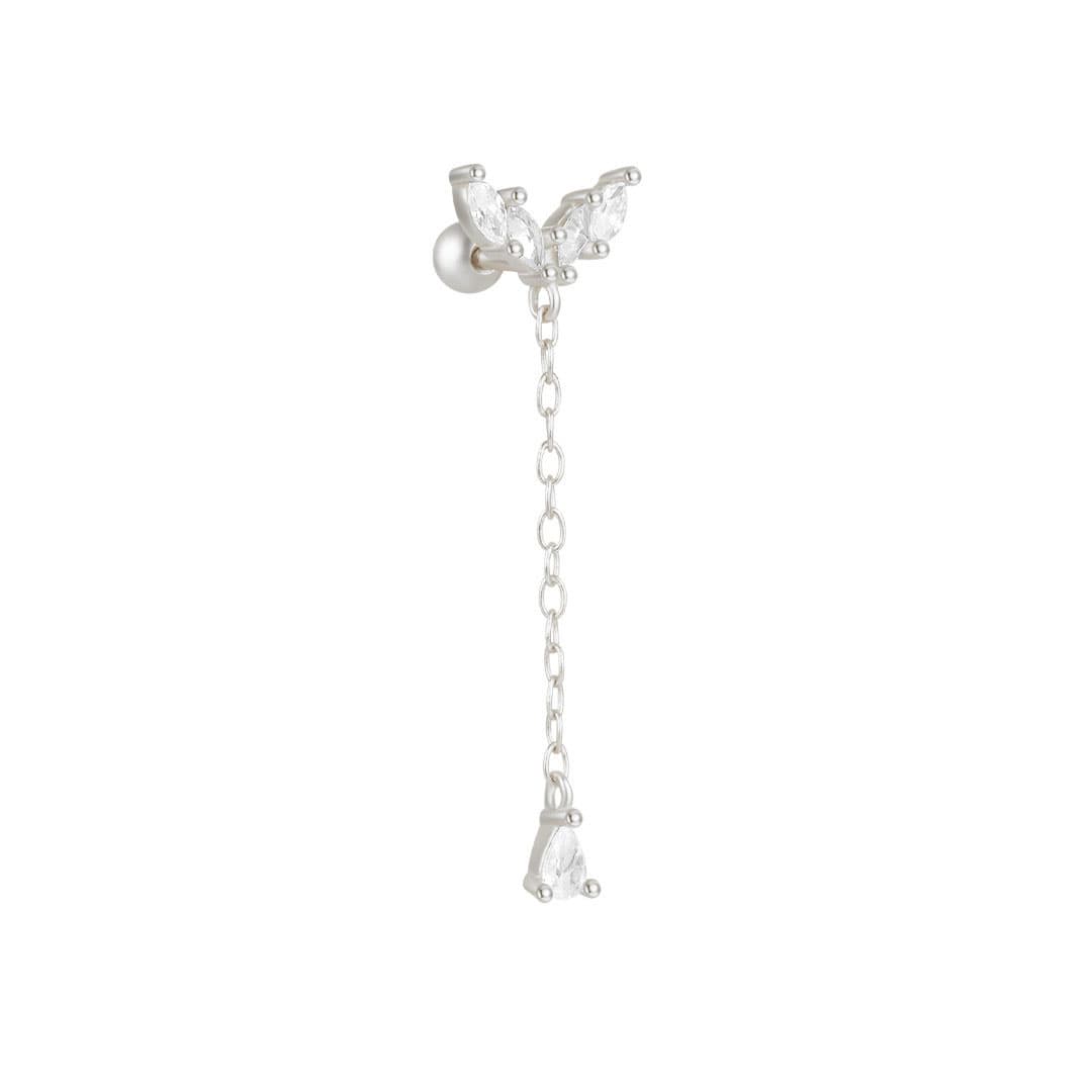Carla – Gold earrings with a delicate curve.