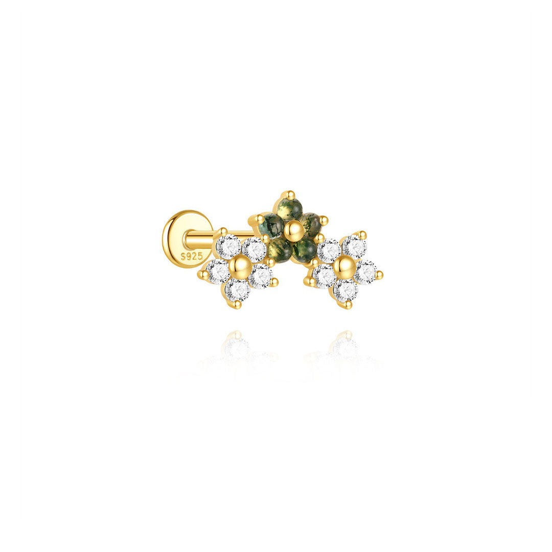 Annika – Gold earrings with a clean and modern shape.
